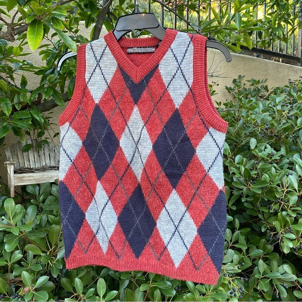 XG Boys Red, Blue & Gray Argyle Patterned Vest. Size Medium. EUC!